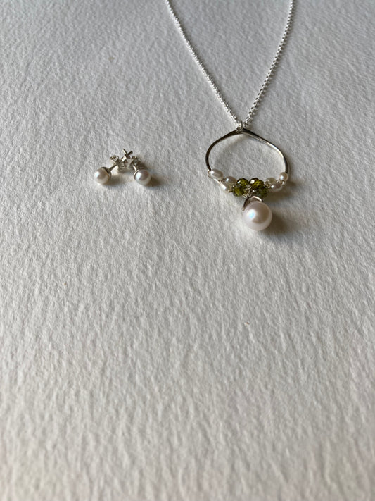 Twisted Seed Pearl And Peridot Set